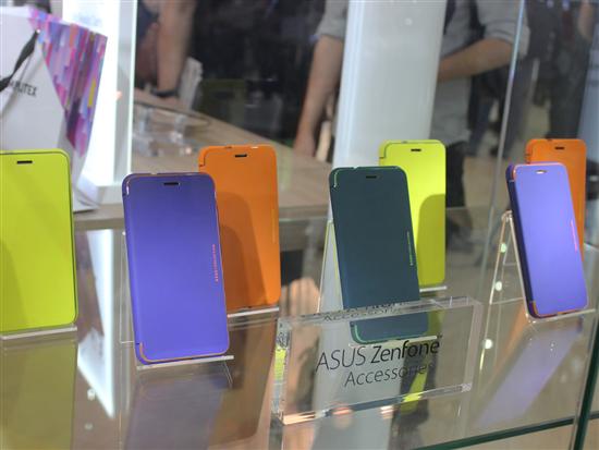 产品线超多 台北电脑展华硕展台实拍(图6) 昨天是台北电脑展的第一天,笔者第一个就来到了刚刚发布手机产品的华硕展台。总的来说这次展会以电脑产品为主,但华硕ZenFone 3系列产品还是赢得了很高的关注度。除此之外,华硕展台也展出了笔记本,桌面电脑,智能穿戴等产品,下面我们就来一起看一下华硕展台的具体细节,结尾有福利喔~
