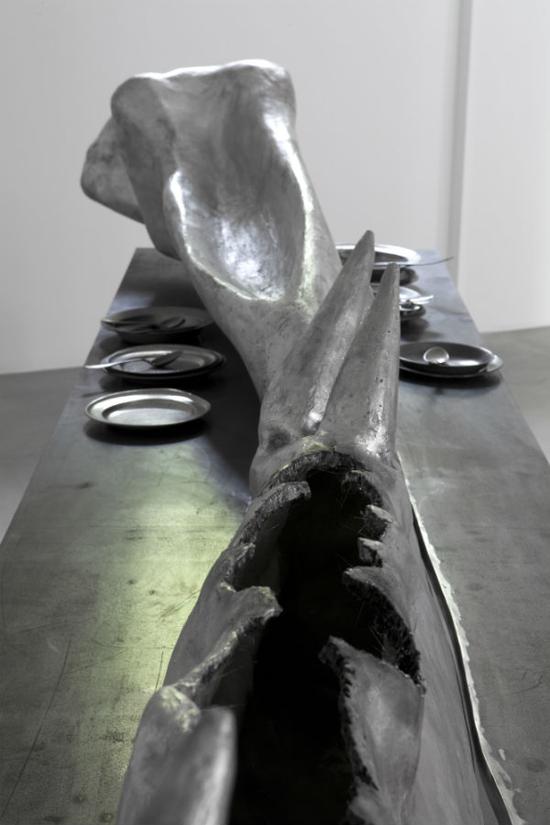 2016巴塞尔艺术展:动荡市场中迎来开门红(图5) 黄永砯《谁吃了什么》(2015)。 图片: © ADAGP Huang Yong Ping. Photo: Julie Joubert & archives kamel mennour. Courtesy the artist and kamel mennour.