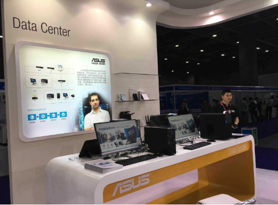 华硕紧凑商务成中国智慧教育展亮点(图9) 华硕紧凑商务成中国智慧教育展亮点(图9)