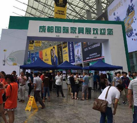 家具展定制馆引关注,与顾客实时沟通很重要(图1) 家具展定制馆引关注,与顾客实时沟通很重要(图1)