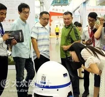 山东省首届地产媒体界公益联盟亮相房展(图5) 山东省首届地产媒体界公益联盟亮相房展(图5)