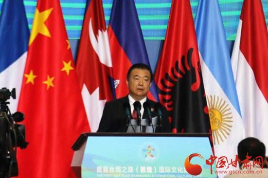 甘肃省委书记、省人大常委会主任王三运致辞。