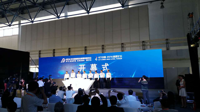联接改变生活，长飞公司精彩亮相2016年通信展(图1)