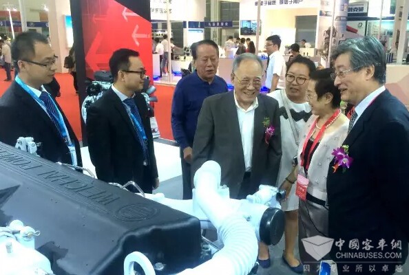 潍柴高端发动机闪耀中国内燃机展(图2) 潍柴高端发动机闪耀中国内燃机展(图2)